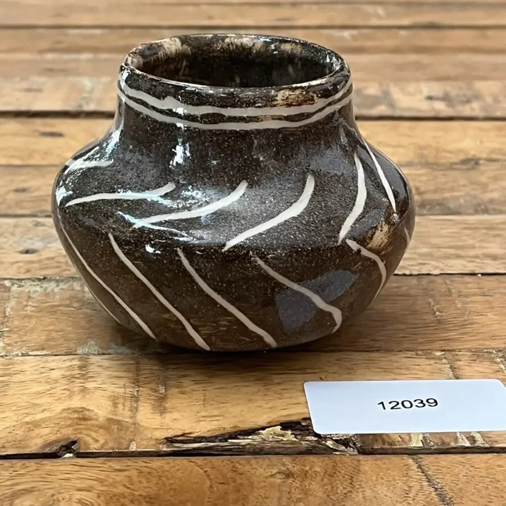 Vtg Art Studio Pottery Bud Vase 3.5